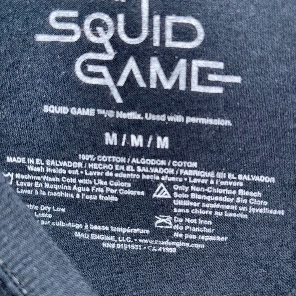 NWOT Squid Games Guards T-Shirt Size medium - Picture 3 of 3